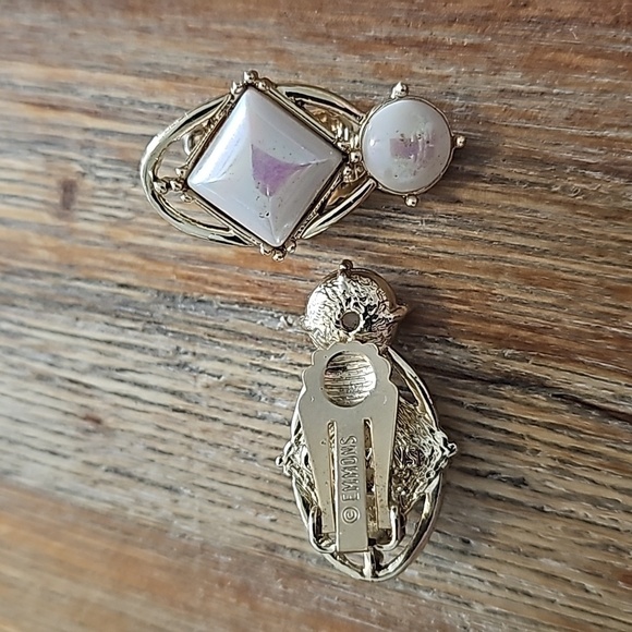 Elegant Irridescent Thermoset and Gold Earrings - Picture 4 of 8